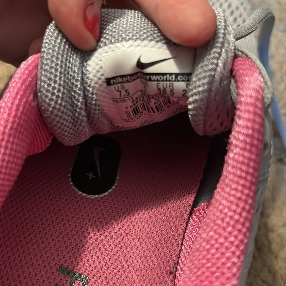 Nike Women's Gray and Pink Sneakers - Picture 5 of 5